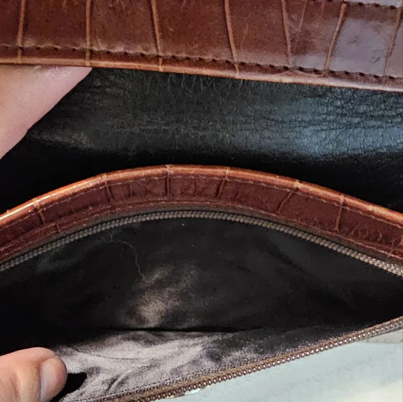 Brighton Pebbled black & Brown Croc Embossed Leather Travel Crossbody EUC - Picture 12 of 16